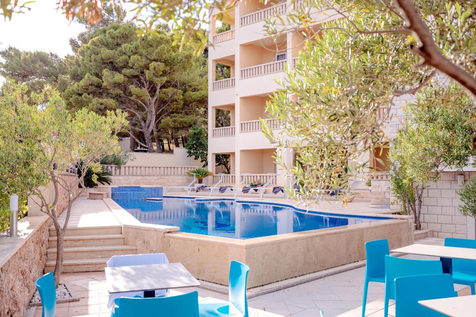 Hotel Sol Bol Exterior photo